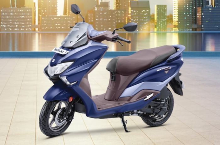 Suzuki Burgman front left static Suzuki Burgman front left static